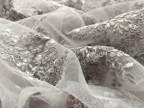 koronka szara jasna popielata na tiulu gipiurowa www.sklepzkokarda.pl